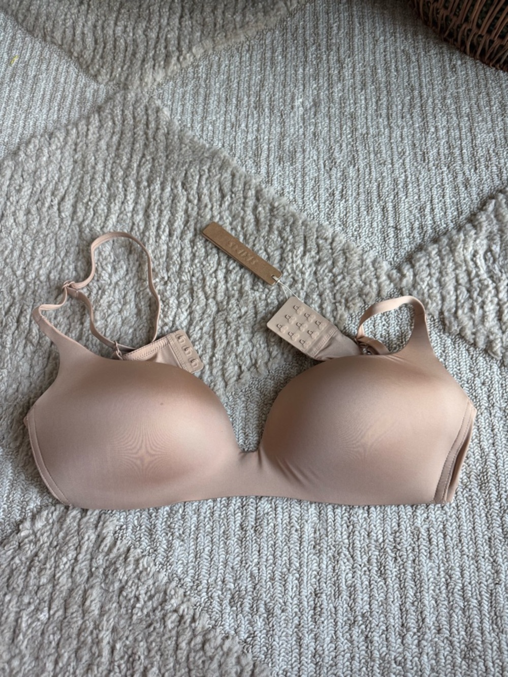 SKIMS Seamless Nude T-Shirt Bra - Light Beige